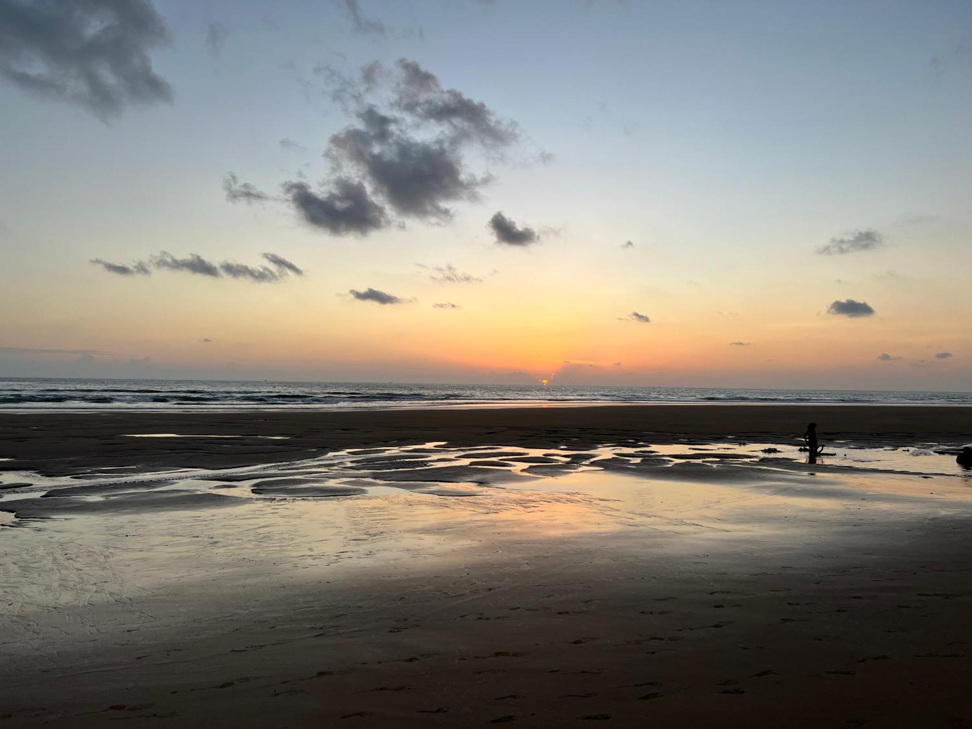 Gokarna Wave'S End Beach Stay And Cafe ภายนอก รูปภาพ