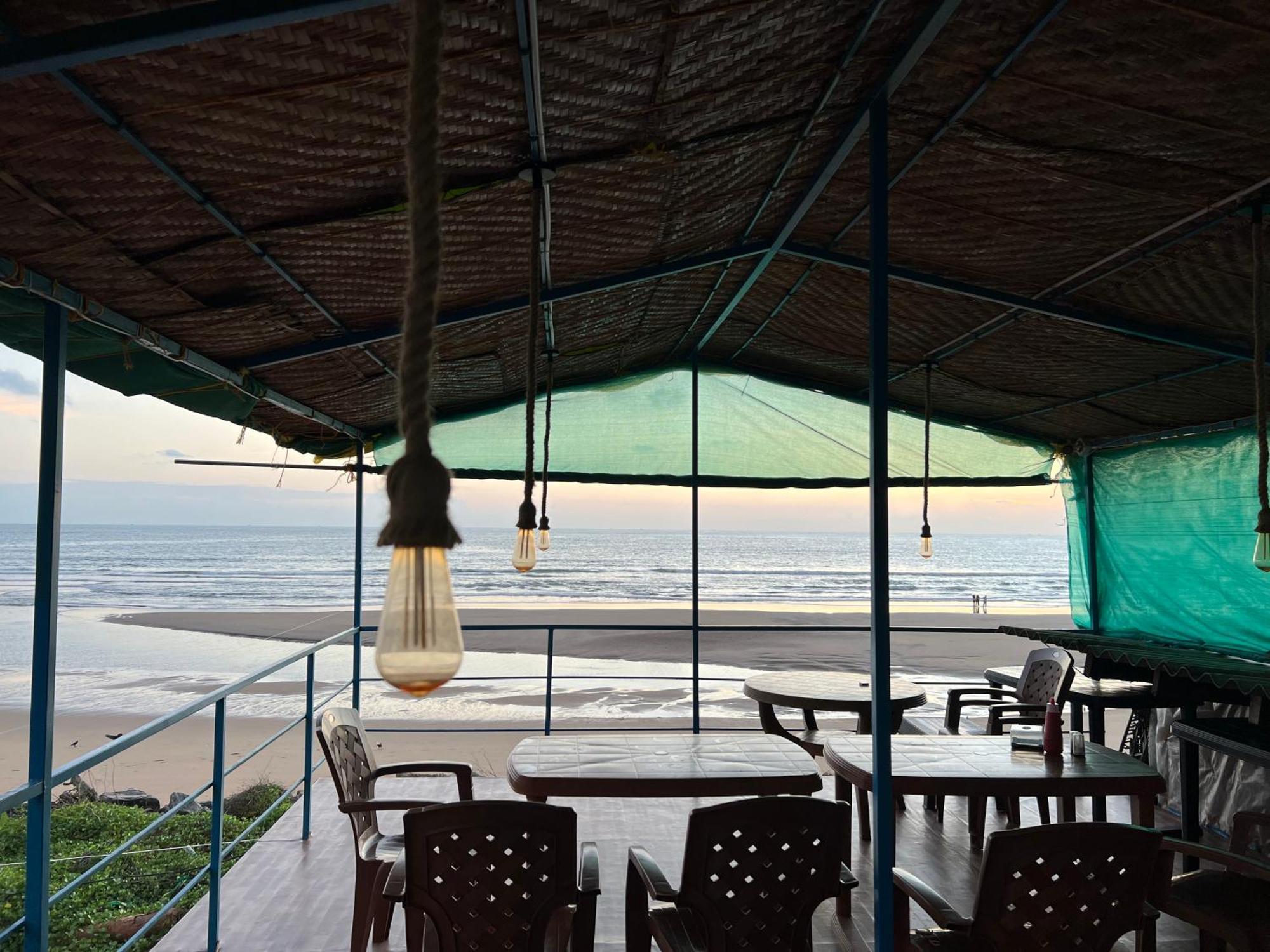 Gokarna Wave'S End Beach Stay And Cafe ภายนอก รูปภาพ