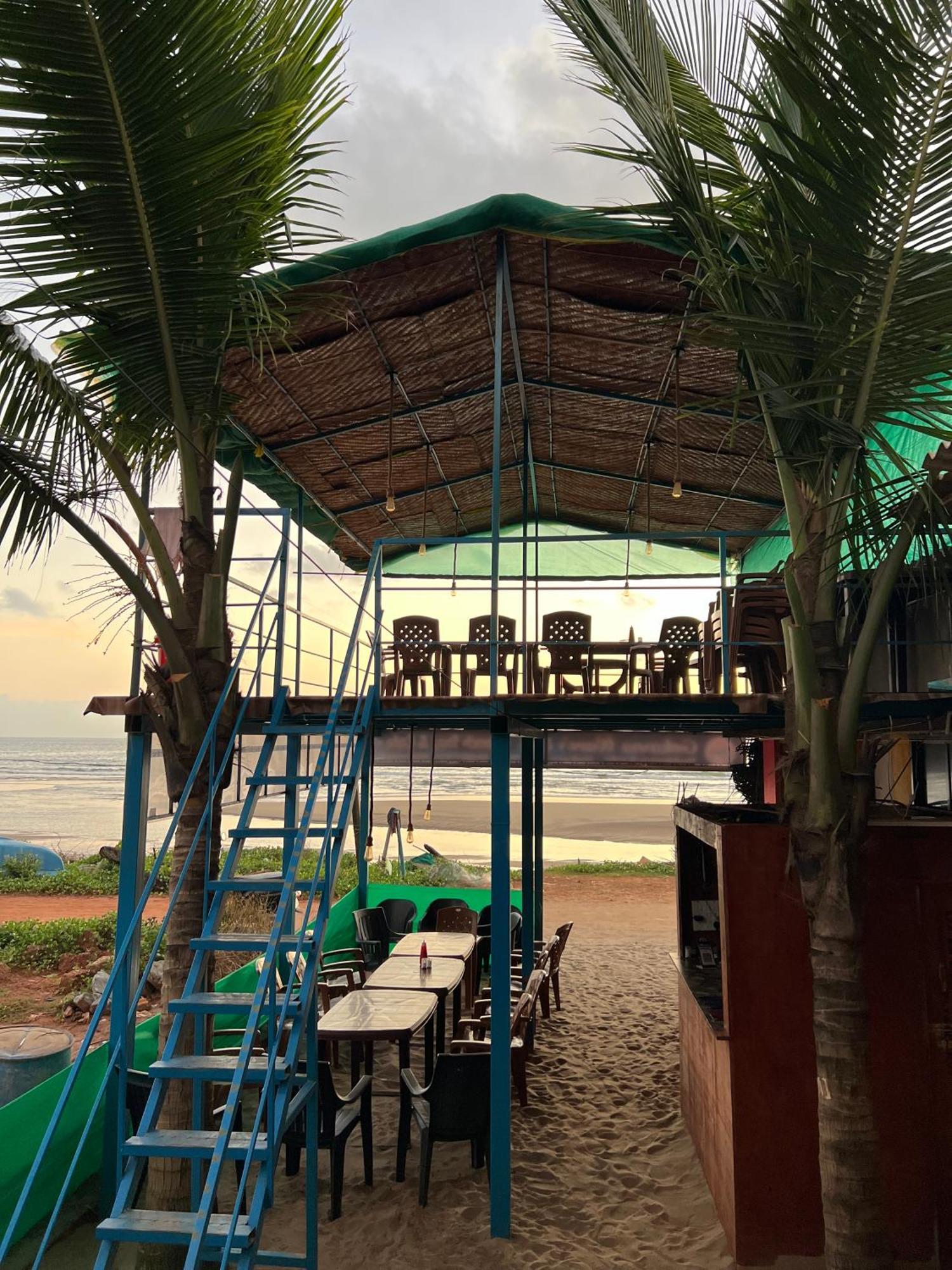 Gokarna Wave'S End Beach Stay And Cafe ภายนอก รูปภาพ